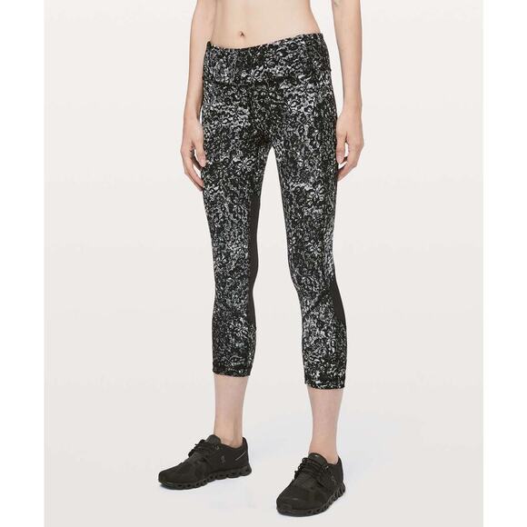 Lululemon Pace Rival Crop Leggings Medium Rise Mesh Abstract Print Black Size 10 - Picture 1 of 10